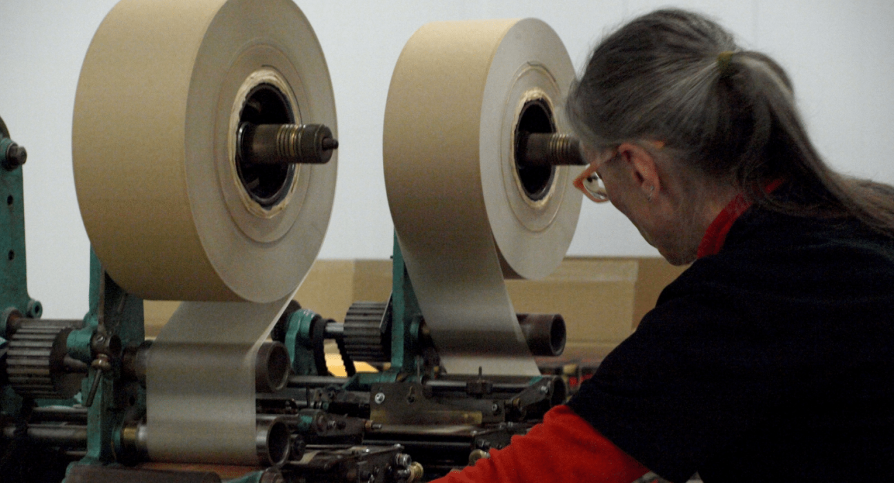 The Last Master Of Rolling Paper: Meet The Woman Whose Hands Worked Over 1 Billion Paper Sheets